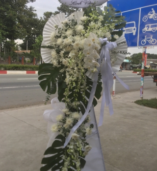 Mẫu hoa viếng hiện đại sang trọng ở Bình Dương 