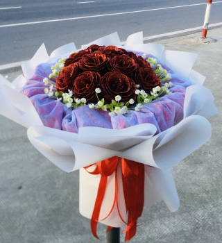Bó hoa nhũ đỏ xinh xinh rẻ đẹp cho ngày phụ nữ 
