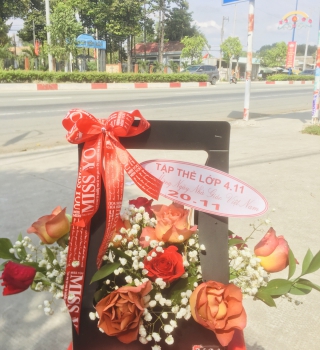 Hộp hoa tươi, hộp bằng giấy hình chữ nhật cắm hoa siêu xinh ở Bình Dương 