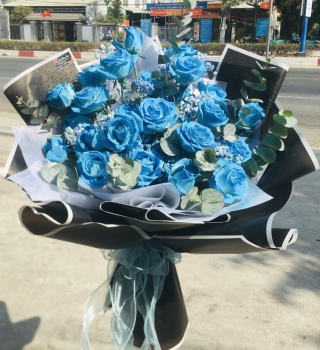 Bó hoa Hồng xanh cực cá tính mạnh mẽ dành cho cả nam và nữ 