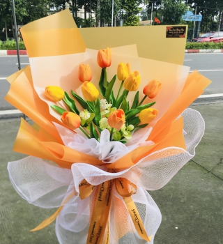 Bó hoa Tulip tông cam sang chảnh tặng sếp ngày 20/10