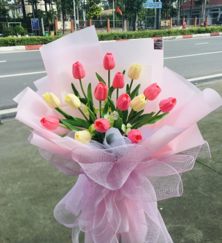 Bó 15 bông Tulip tông Hồng ngọt ngào xinh xắn sang chảnh cho ngày 20/10
