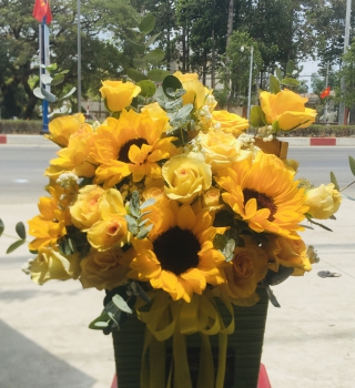 Giỏ hoa vàng rẻ đẹp sang chảnh tặng sinh nhật khai trương ngày phụ nữ 