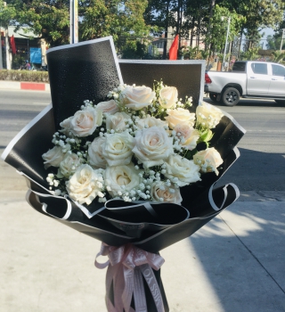 Bó Hồng kem nền đen cực kỳ sang chảnh khu vực Tân Uyên, Bình Dương 