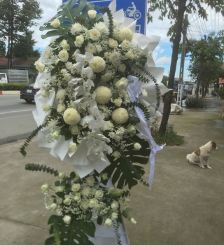 Hoa viếng siêu sang siêu to mẫu hiện đại ở Bình Dương 