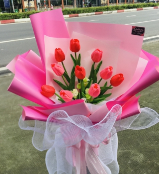 Bó hoa Tulip màu đỏ Hồng tặng đối tác tặng sếp sang trọng trong ngày phụ nữ 
