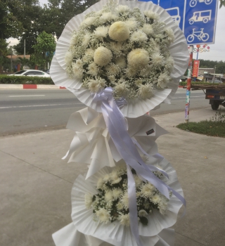 Kệ hoa chia buồn ở Bình Dương mẫu Hàn Quốc sang trọng 