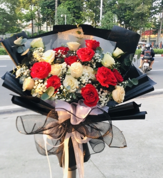 Rẻ đẹp chỉ có ở Hoa Tươi Hồng Phúc với bó Hồng ohara đỏ và trắng