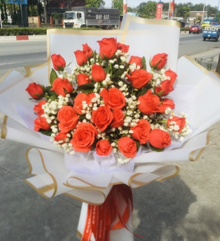 Bó 30 bông Hồng đỏ phối baby trắng cực sang khu vực Tân Uyên Bình Dương 