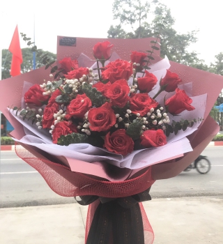 BÓ HỒNG ĐỎ SIÊU TO TẶNG VỢ YÊU 14/2 RẺ ĐẸP TÂN UYÊN BÌNH DƯƠNG 