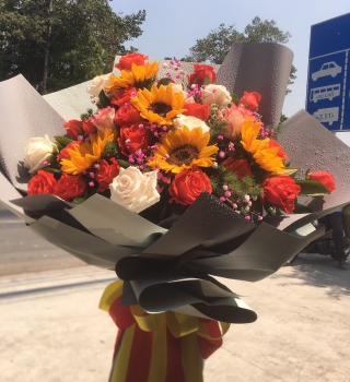 BÓ HOA MẶT TRỜI PHỐI HỒNG ĐỎ SIÊU TO ĐẸP TẶNG SẾP Ở TÂN UYÊN BÌNH DƯƠNG 
