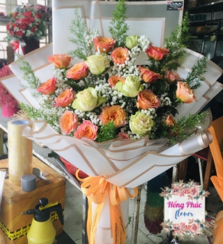 Bó Hồng ngoại cam spirit kết hợp xanh lưu ly cùng hoa bi cho ngày phụ nữ Việt Nam