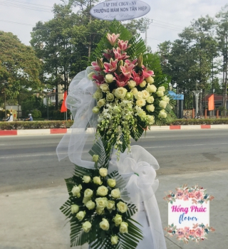 Kệ hoa viếng ở Bình Dương mẫu truyền thống