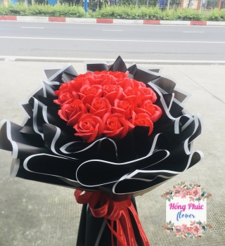 Bó hoa Hồng sáp thơm màu đỏ đen đơn giản nhưng cực xinh rẻ đẹp cho ngày 20/10
