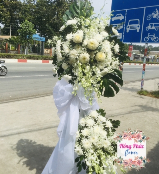 Hoa viếng mẫu hiện đại cao 2m3 ngang 1m1 với hoa mẫu đơn siêu sang siêu bền ở Bình Dương 