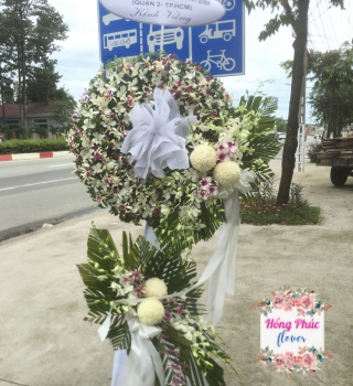 Tràng hoa đám tang ở Bình Dương kết hợp giữa hoa Lan và mẫu đơn 