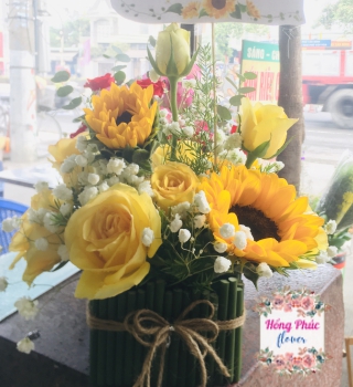 Bình hoa tươi mini xinh xắn đáng yêu tặng sinh nhật, đại hội, trang trí bàn tiệc , ngày 20/10