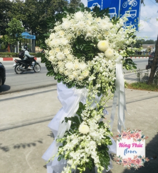Tràng hoa đám tang trắng tinh khiết, lan trắng Hồng trắng, baby trắng kết hợp mẫu đơn trắng ở Bình Dương 