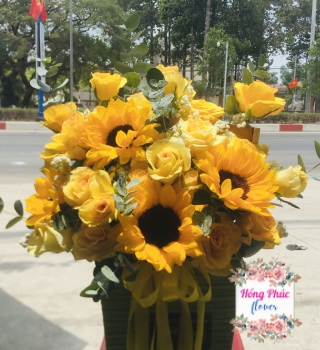 Giỏ hoa vàng rẻ đẹp sang chảnh tặng sinh nhật khai trương ngày phụ nữ 