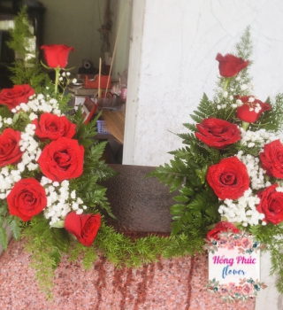 Hai bình hoa tươi để bàn thờ trang nhã rẻ đẹp ở Bình Dương 