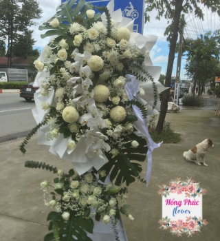 Hoa viếng siêu sang siêu to mẫu hiện đại ở Bình Dương 