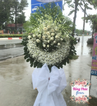 Tràng hoa viếng truyền thống trang trọng khu vực Bình Dương 
