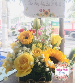 Hộp hoa ở Bình Dương tông vàng xinh xắn, đều 4 mặt, tặng sinh nhật, khai trương, trang trí bàn ăn