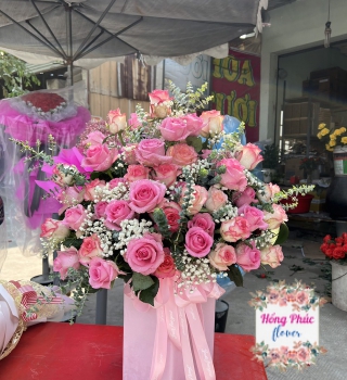GIỎ HOA HỒNG MÀU HỒNG PHẤN TO ĐẸP TẶNG SINH NHẬT TÂN UYÊN