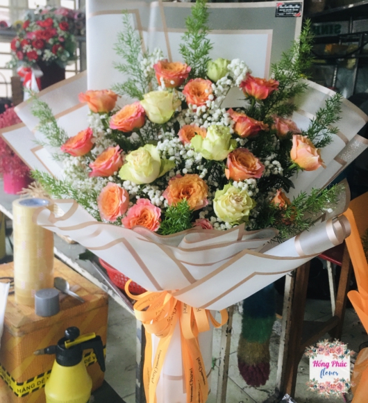 Bó Hồng ngoại cam spirit kết hợp xanh lưu ly cùng hoa bi cho ngày phụ nữ Việt Nam