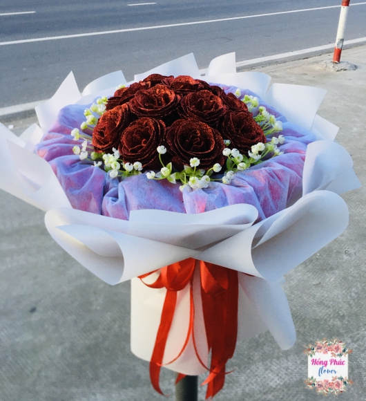 Bó hoa nhũ đỏ xinh xinh rẻ đẹp cho ngày phụ nữ