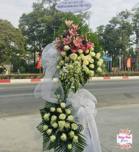 Kệ hoa viếng ở Bình Dương mẫu truyền thống