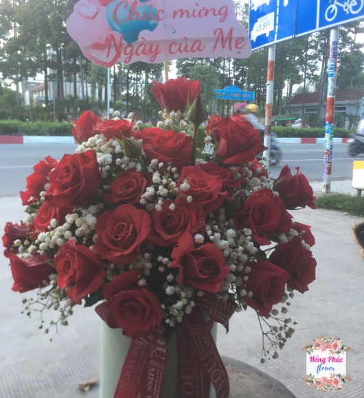 Hộp hoa Hồng đỏ siêu rẻ siêu đẹp chỉ từ 15k/bông cho ngày phụ nữ Việt Nam