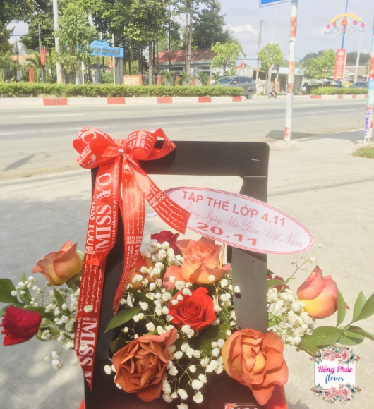 Hộp hoa tươi, hộp bằng giấy hình chữ nhật cắm hoa siêu xinh ở Bình Dương