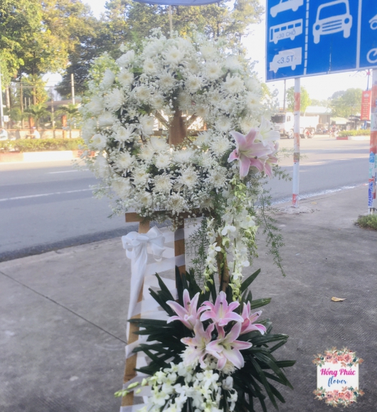 Hoa viếng hiện đại cực sang, cực đẹp ở Bình Dương 