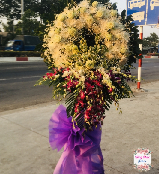 Hoa chia buồn trắng tím sang trọng ở Tân Uyên