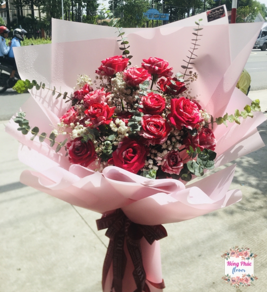 BÓ HOA HỒNG MÀU LẠ MẮT ĐẸP TUYỆT VỜI Ở TÂN UYÊN, BÌNH DƯƠNG