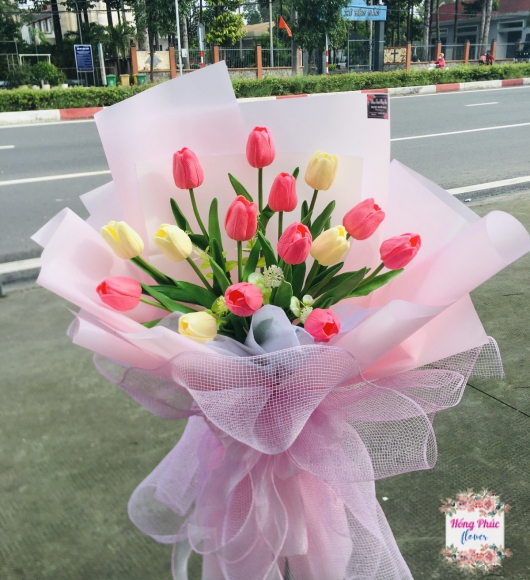 Bó 15 bông Tulip tông Hồng ngọt ngào xinh xắn sang chảnh cho ngày 20/10