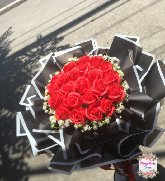 Bó Hồng sáp đỏ dáng tròn thơm lừng cho mọi dịp lễ 20/10 và 20/11