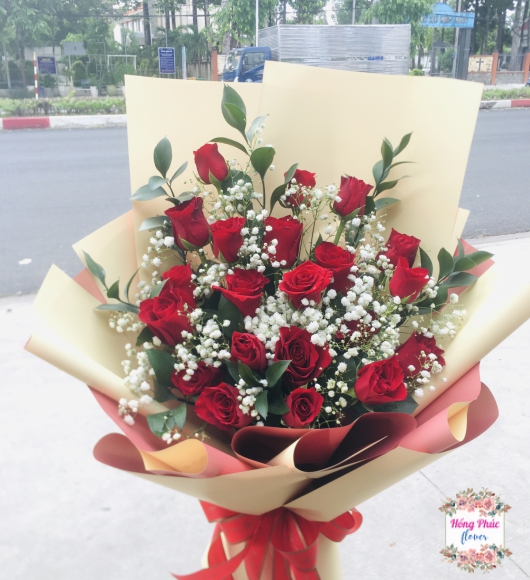 Bó Hồng đỏ kết hợp baby trắng và lá chanh sang chảnh ngày phụ nữ Việt Nam