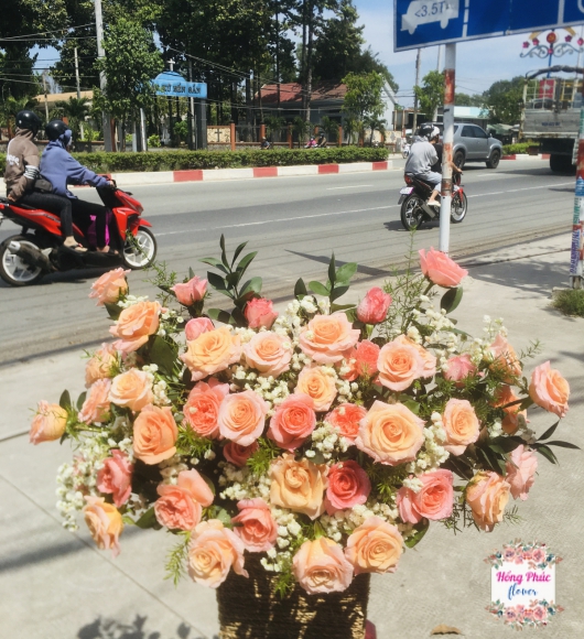 Hộp gỗ hoa 50 Hồng ngoại phối baby cực sang tặng sinh nhật, khai trương ở Bình Dương