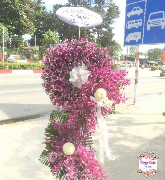 Hoa viếng tông tím buồn thành kính, trang trọng ở Bình Dương 