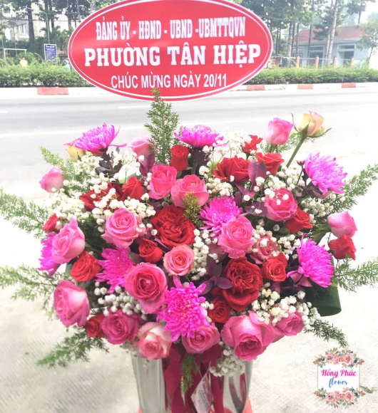 HOA GIỎ PHỐI HOA HỒNG ĐỎ VÀ HỒNG 