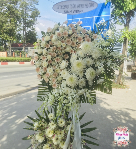 Tràng hoa viếng to, rẻ, đẹp khu vực Bình Dương