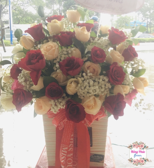 Hộp hoa tươi rẻ đẹp mừng sinh nhật khai trương freeship 