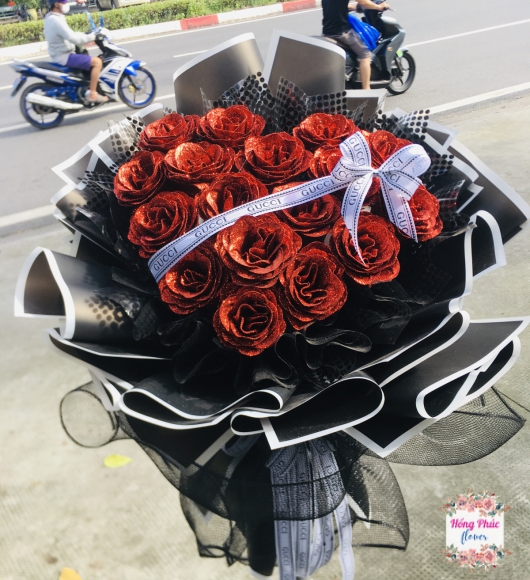 Bó nhũ đỏ trái tim sang chảnh tặng người yêu, tặng vợ ngày 20/10 để được lâu bền