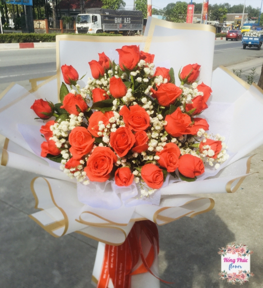 Bó 30 bông Hồng đỏ phối baby trắng cực sang khu vực Tân Uyên Bình Dương