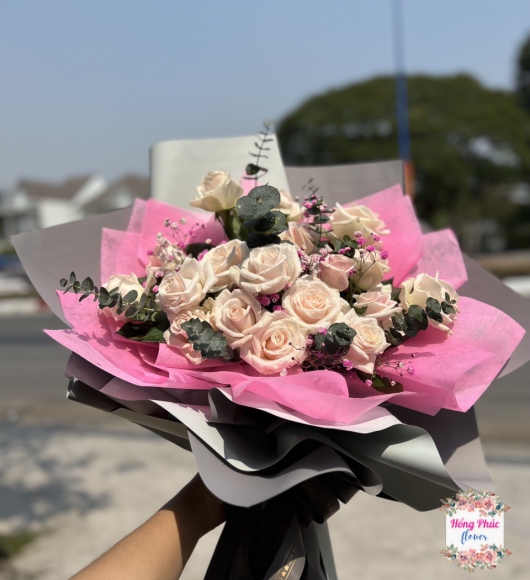 BÓ HOA HỒNG KEM XINH XẮN DỄ THƯƠNG TẶNG BẠN GÁI ngày valentine ở TÂN UYÊN