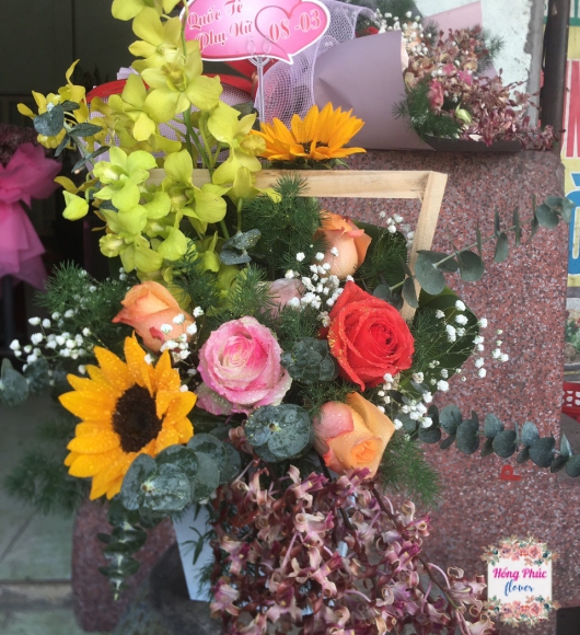 GIỎ HOA TẶNG NGÀY QUỐC TẾ PHỤ NỮ 08/03 RẺ ĐẸP TÂN UYÊN